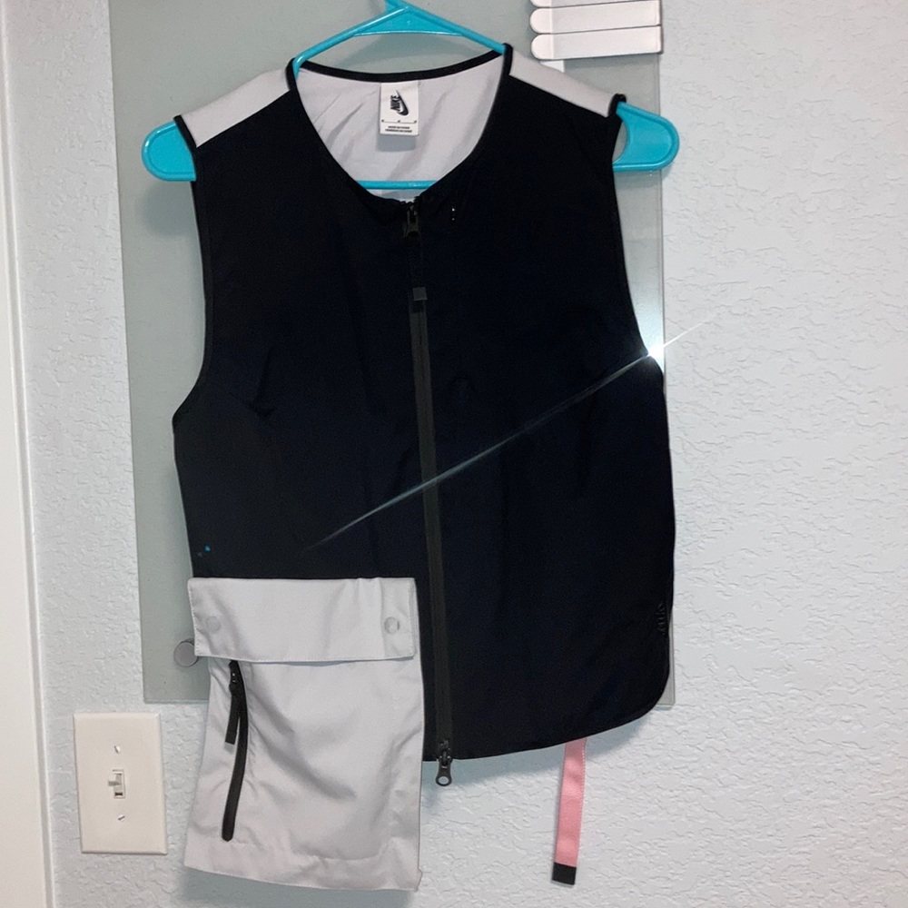 Nike vest
